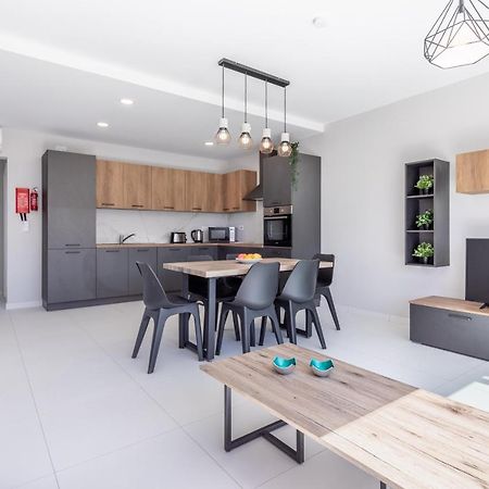 Unique Penthouse With Private Heated Jacuzzi, Close To Restaurants And Night Life Is-Swieqi Exterior foto